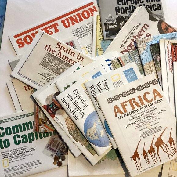 A Big Bundle of Vintage National Geographic Maps of The World Collectable - Picture 2 of 10